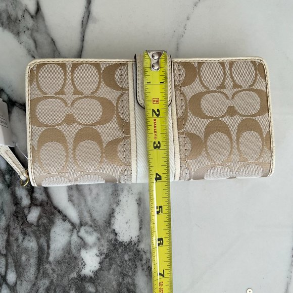 Coach Wallet - Monogram with White Leather - New With Tags - Picture 10 of 11